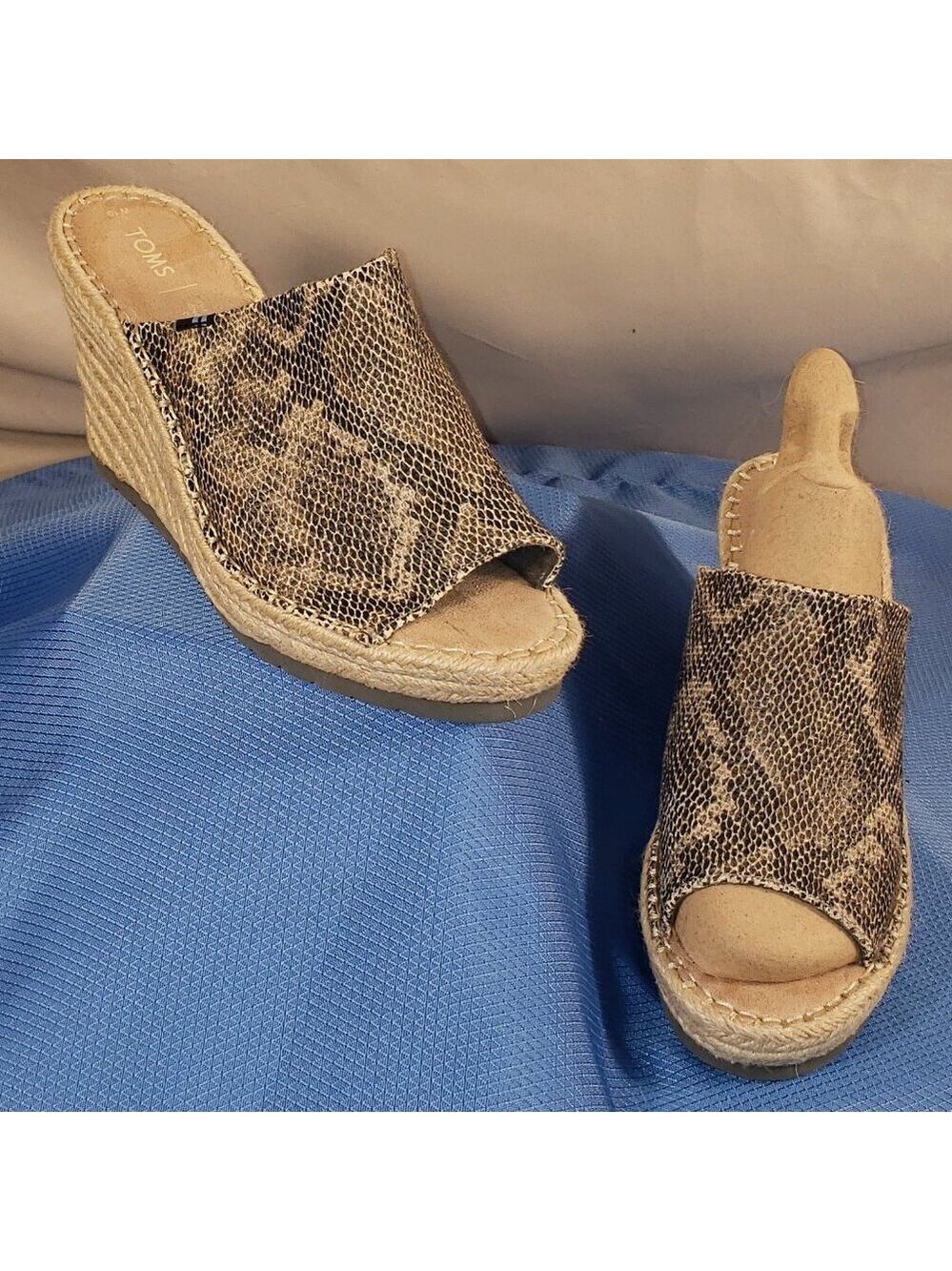 TOMS Women's Size 10 Gray Snakeskin Print Espadrille Wedges